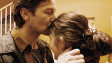Tim-Fabian Hoffmann, Merle Peters-Moorhouse (v.l.n.r.) in "Der dritte Gast" (2024)