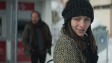 Deniz Celiloğlu, Merve Dizda (v.l.n.r.) in "Auf trockenen Gräsern" (2023)