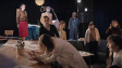 Armin Marewski (Mitte links), Katharina Bellena (vorne rechts) in "Immerhin: Die Kunst, die Kunst" (2023)