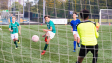 Anouar Kasmi (3.v.l.) in "Bleib am Ball - Egal was kommt!" (2022)