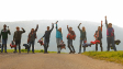 Serge Mateso, Laurenz Lerch, Janina Fautz, Anton Fuchs, Kya-Celina Barucki, Richard Fuchs, Samirah Breuer, Amelie Willberg, Michael Schweisser (v.l.n.r.) in "Leben ist jetzt - Die Real Life Guys" (2024)