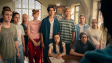 Luis Vorbach (links), Jakob Weingärtner, Emilia Maier, Loris Sichrovsky, Leonard Conrads, Phillis Lara Lau, Emilia Pieske (3.-8.), Purnima Grätz, Thilo Fridolin Matthes (sitzend v.l.) in "Die Schule der magischen Tiere 4" (2025)