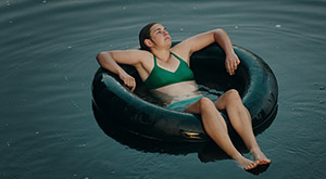 Karolin Nothacker in "Milch ins Feuer" (2024); Quelle: Filmperlen, DFF, © Justine Bauer, Pedro Carnicer, Filmperlen